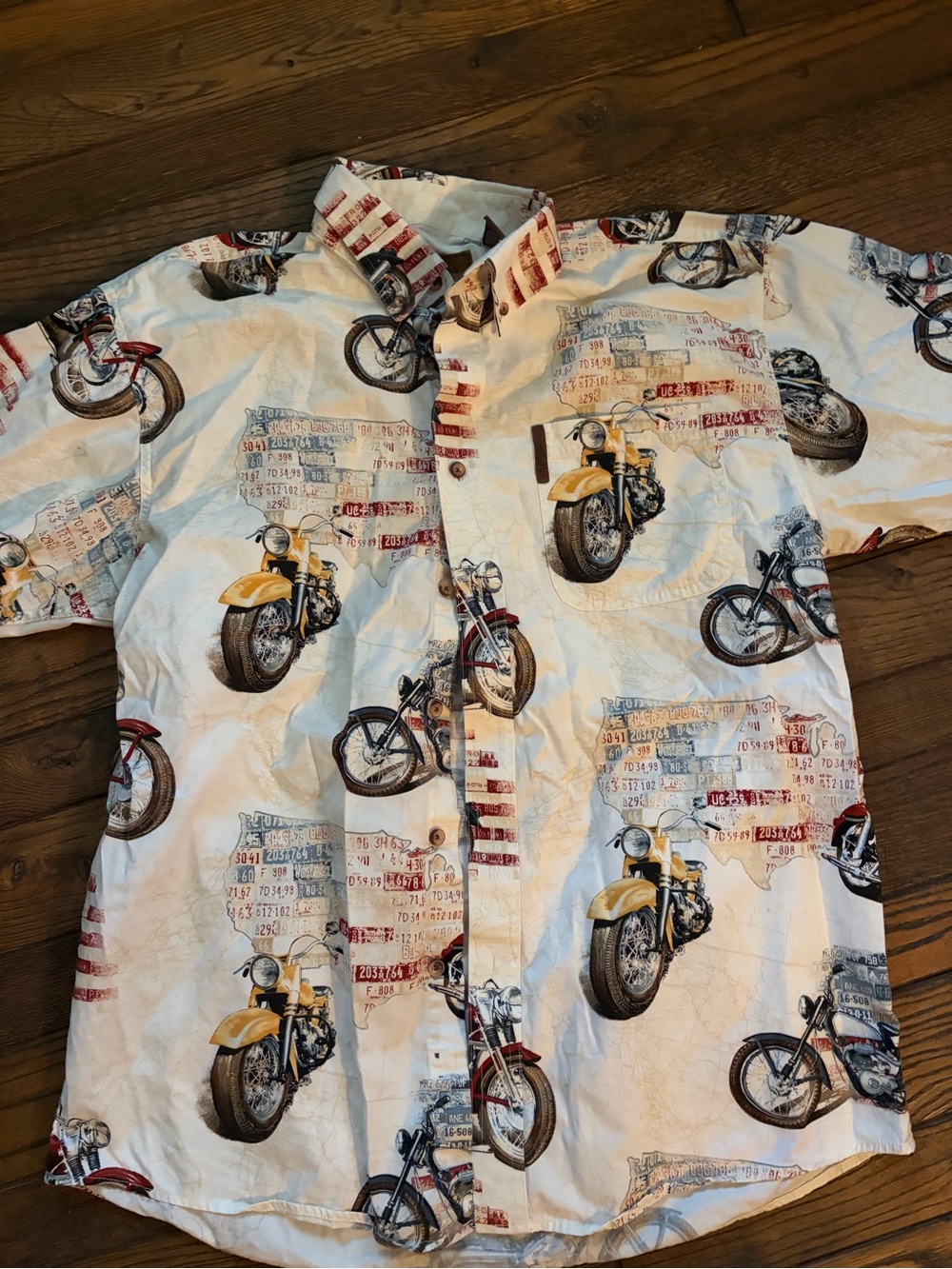 NWOT MENS CLEARWATER OUTFITTERS MOTORCYCLE LOUNGE CAMP SHIRT SIZE MEDIUM